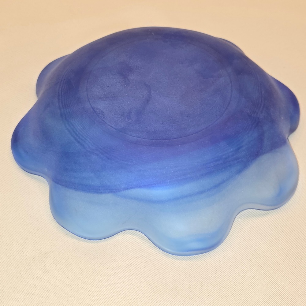 Unbranded Art Glass Bowl Home Decor Blue Excellent Hand Blown Scalloped Swirl - Picture 4 of 4